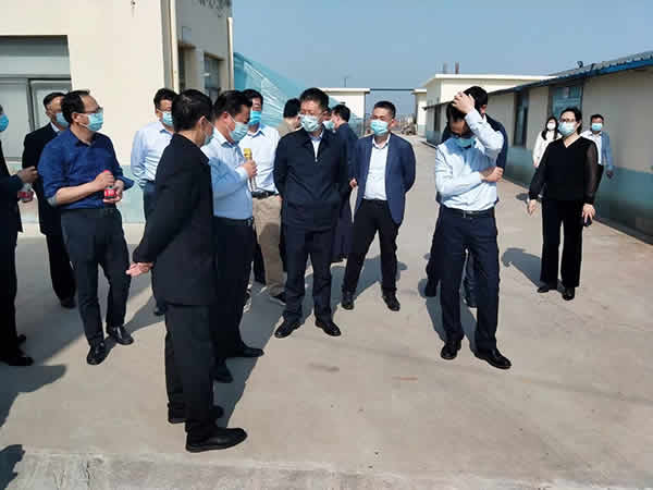 新闻=市人大常委会陈主任带队，市人大环境组一行，来公司检查工作01.jpg